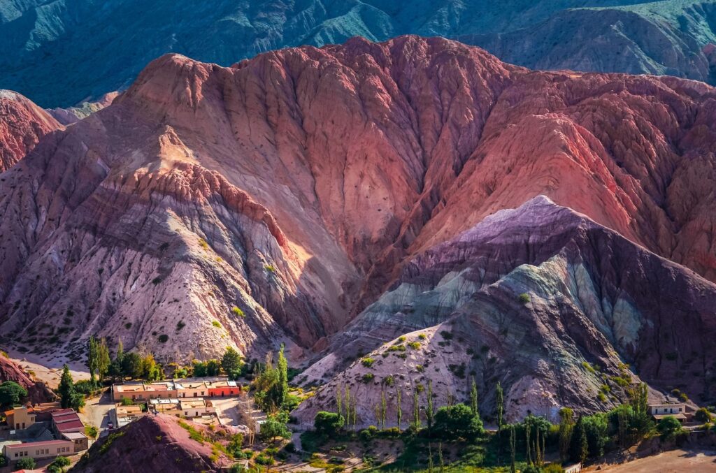 L'Argentina del Nord, un mosaico di storia, colori, sapori e musica e le maestose Cascate di Iguazu. Tour con servizi in italiano