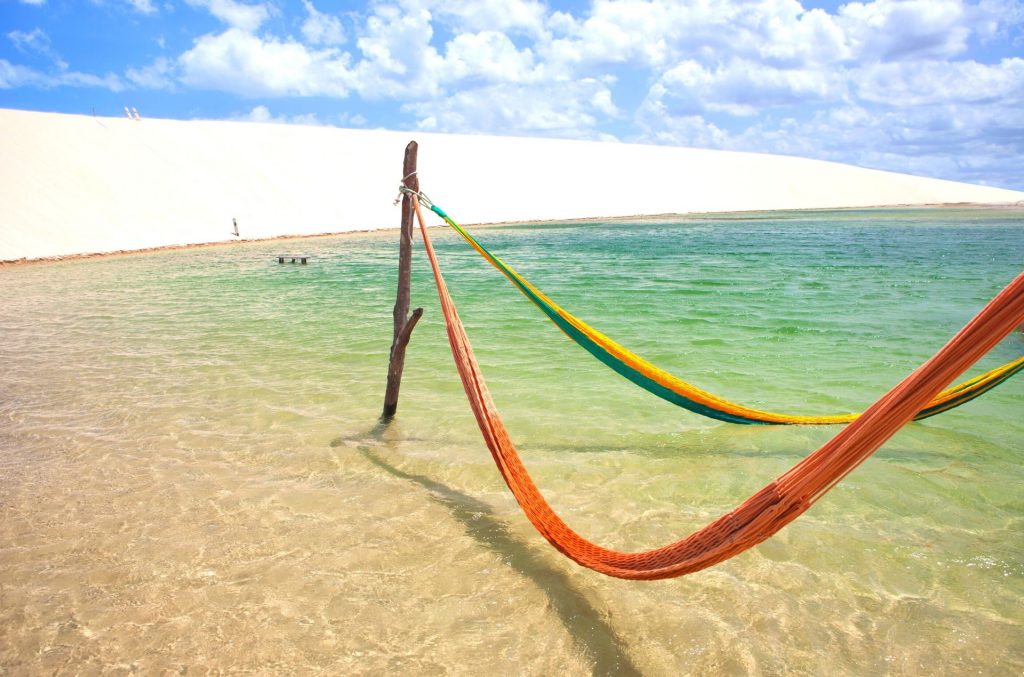 Spiagge di sabbia bianca, acque cristalline azzurro verdi, natura incontaminata e città vivaci e divertenti. Un itinerario su misura che sa per un viaggio pieno di meraviglia e relax.