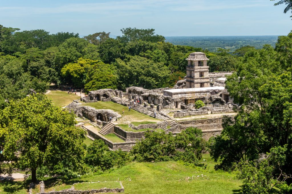 Un itinerario ricco ed emozionante che unisce la visita dei principali siti Maya con l'incontro con le popolazioni indigene del Chiapas e la visita delle cittadine coloniali.