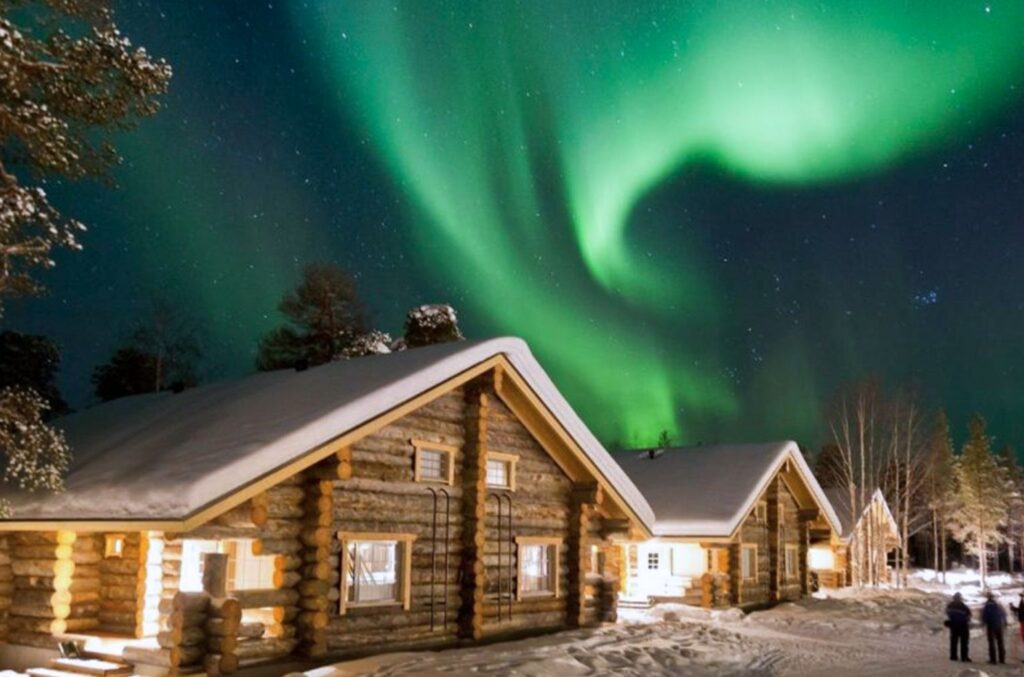 Un viaggio indimenticabile tra foreste innevate, tradizioni lappone e l’emozione di ammirare l’aurora boreale nel silenzio del Grande Nord.